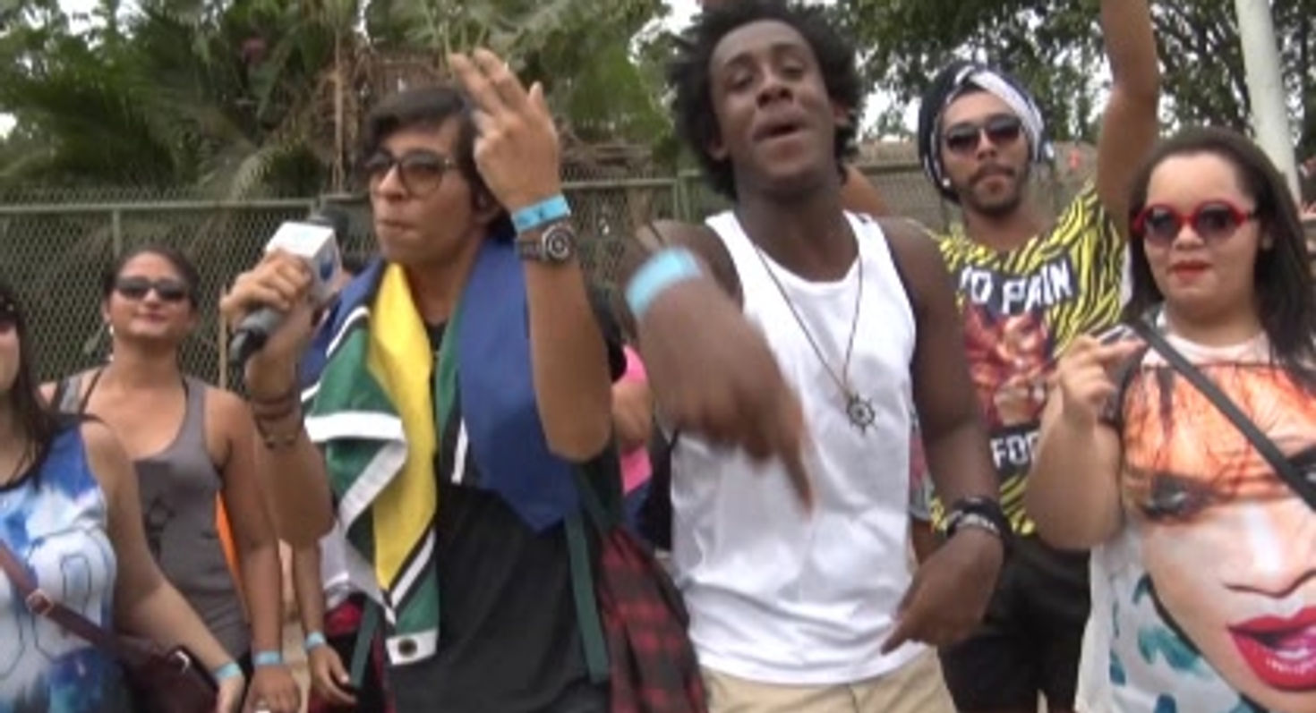 Tv Rock in Rio - Rihana na Fila
